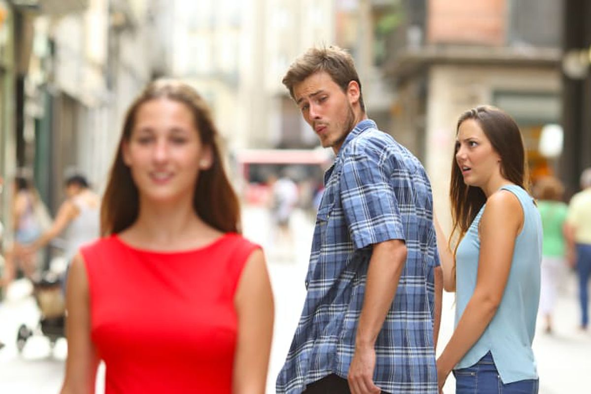 Distracted Boyfriend meme about Stoov